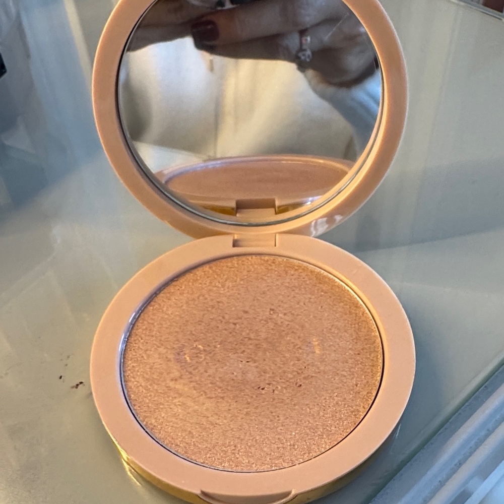 Gucci Highlighter - 04 Warm Gold